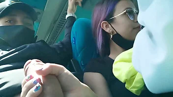 Punheta e boquete no ônibus